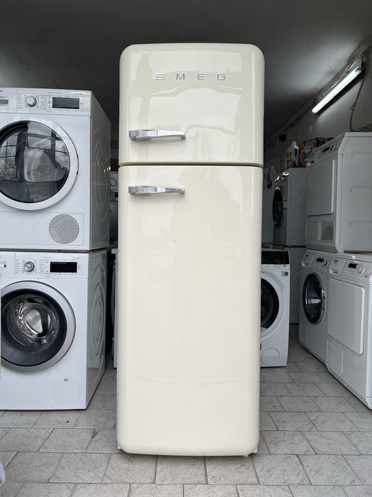 Хладилник Smeg цвят крем