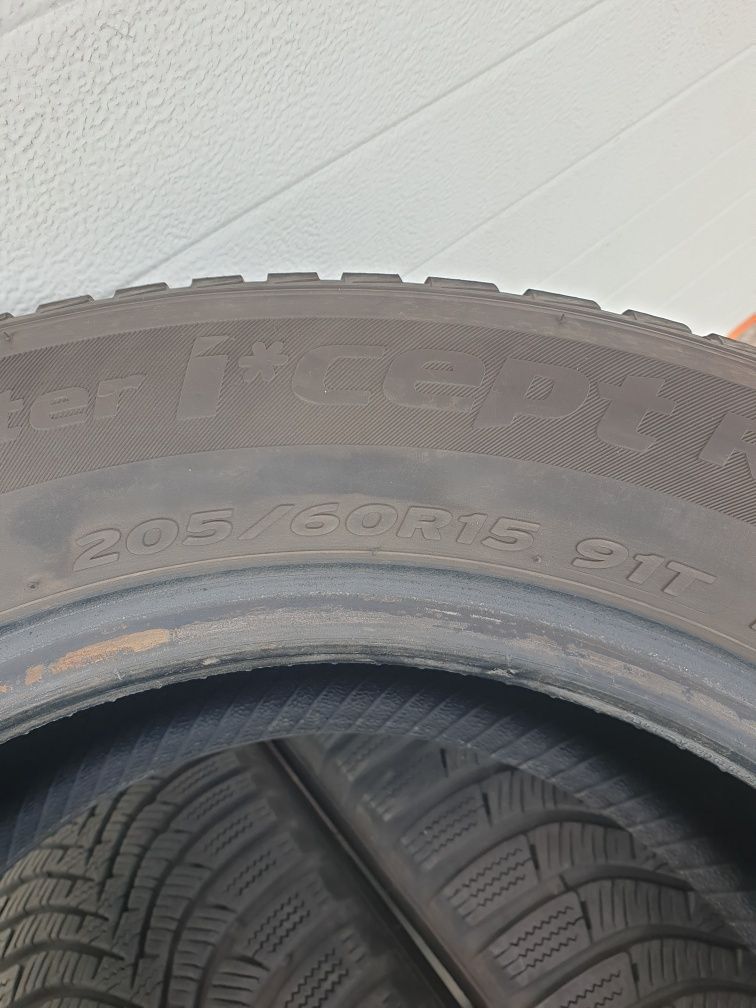 Зимни гуми 4 броя HANKOOK WinterIcept RS2 205 60 R15 дот 3518