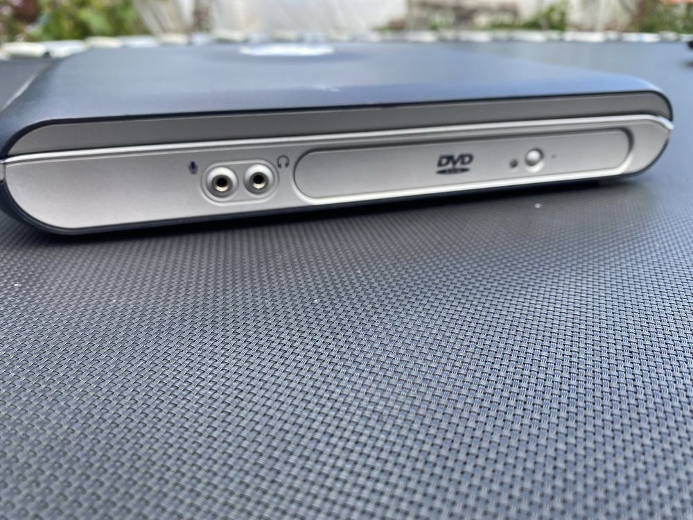 Vand laptop compaq presario 700