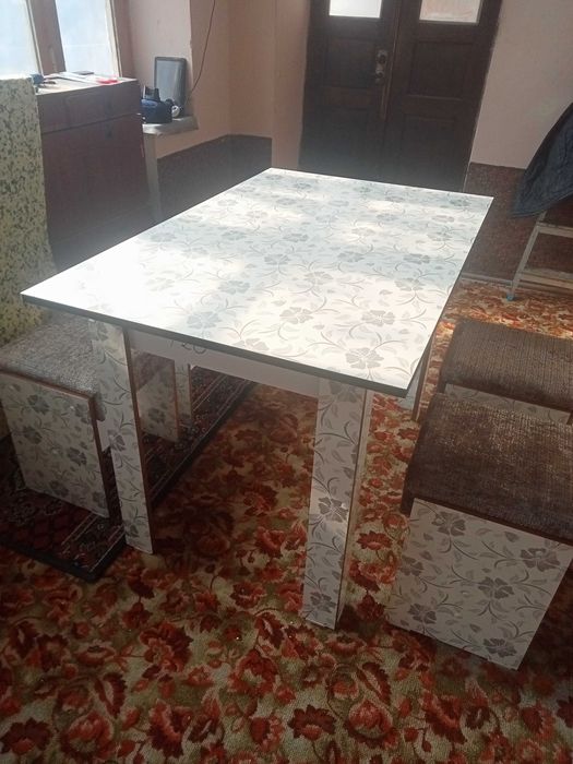 Стол и табуретка набор