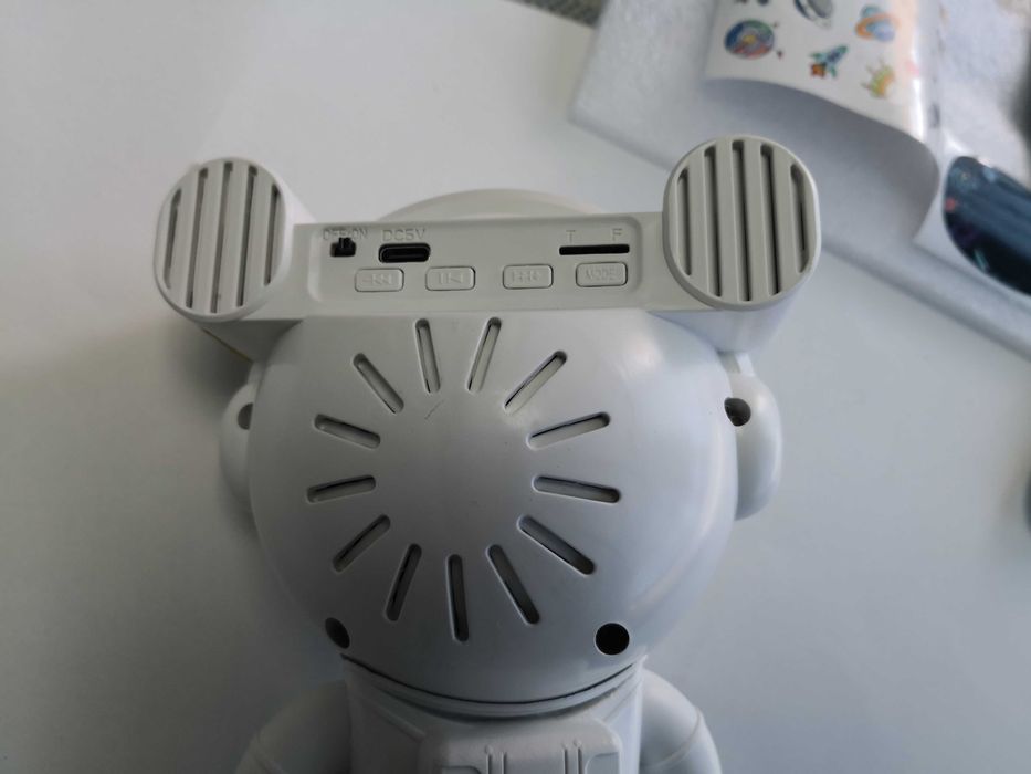 Proiector cu boxa portabila Astronaut