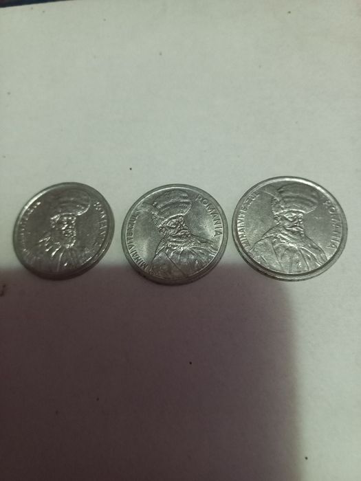 De vanzare moneda de 100