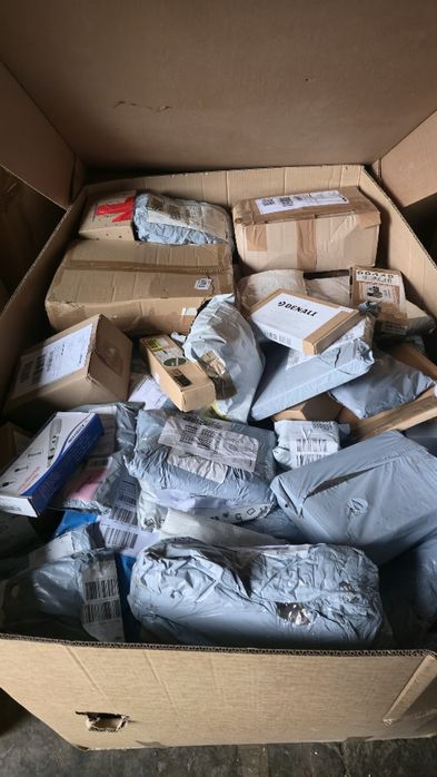 Палета с пратки от европейски куриери.