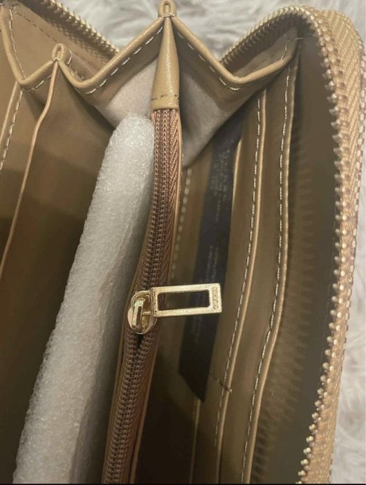 Portofel Guess Damă – Brand New, Eleganță la Super Preț