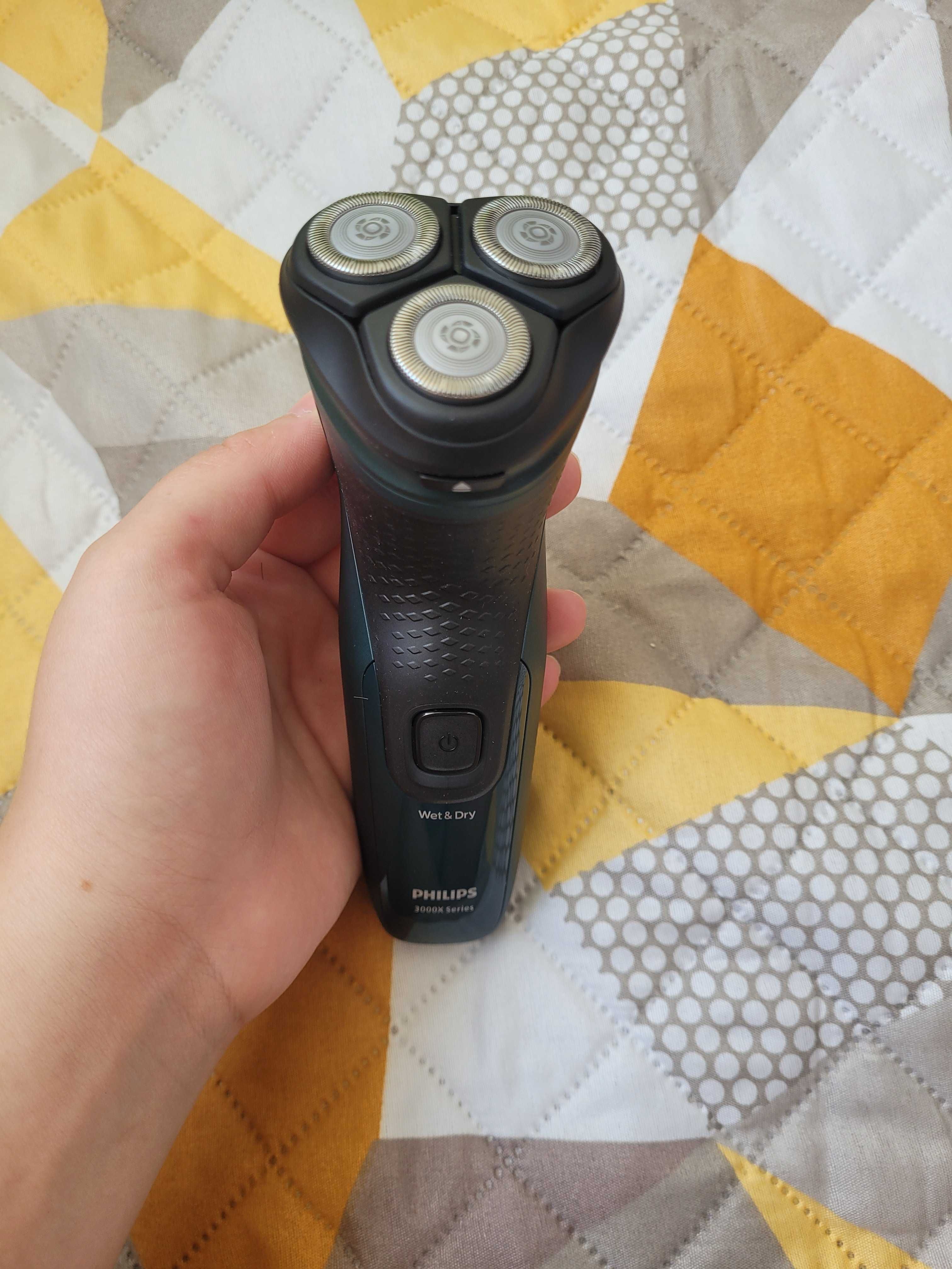 Самобръсначка Philips Series 1000 за сухо и мокра бръснене