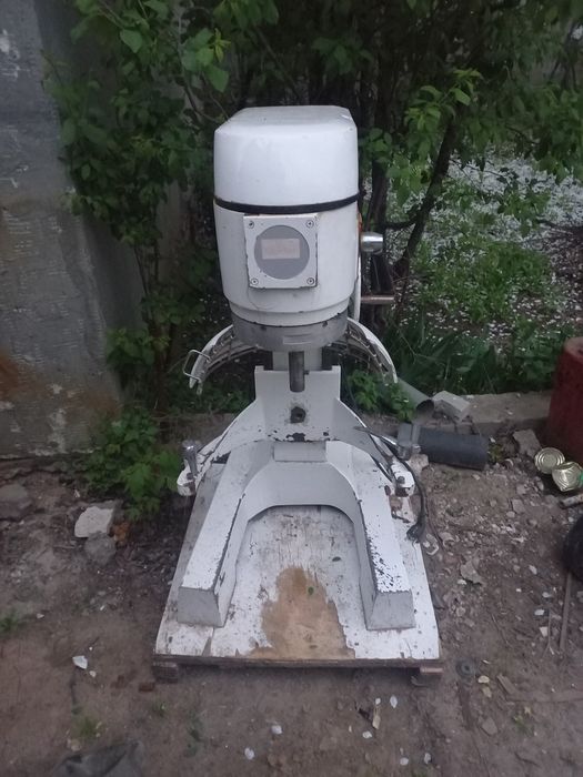 Продам  миксер тесто месильный агрегат