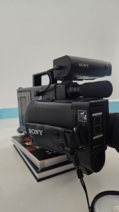 Vând camera Sony VHS-C in stare de funcționare
