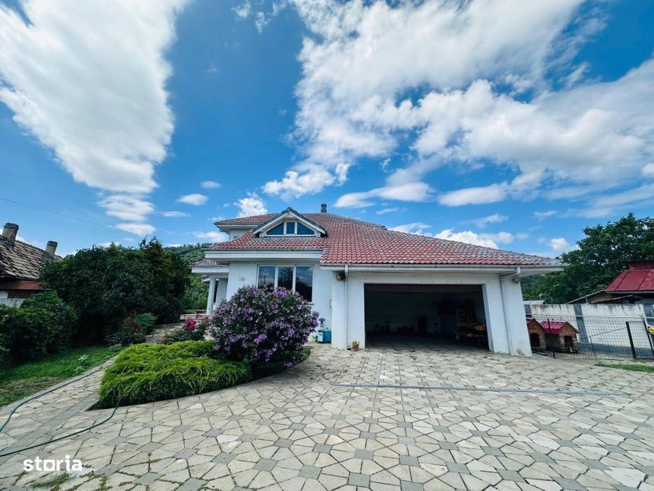 Casa de vanzare – 6 camere – Str. Darmanesti, Piatra Neamt