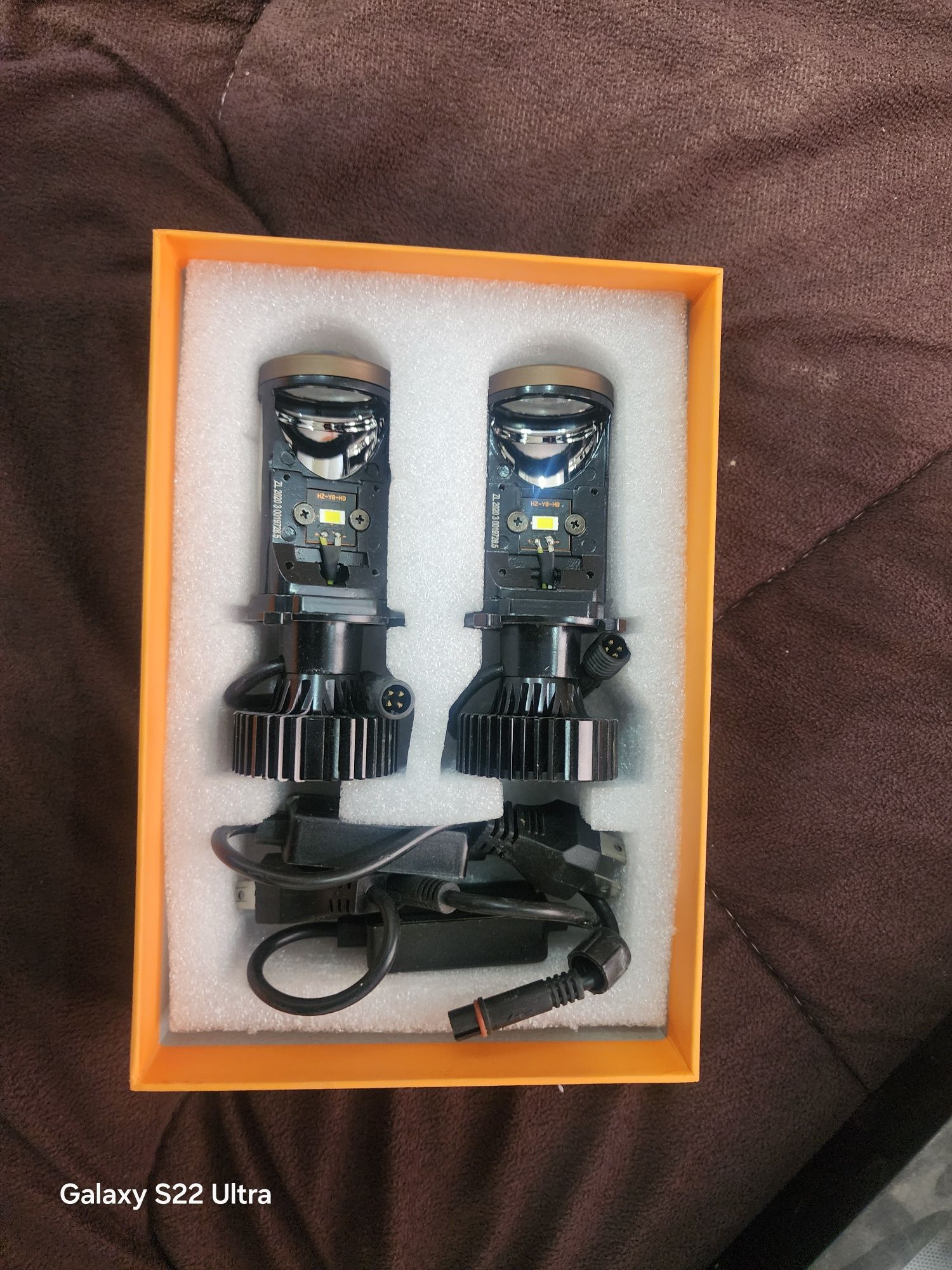 Led fara Y6 yangidek turibdi