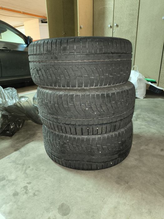 Vând anvelope iarnă Nokian WR A4 – 235/45 R17 97XL (set 4 bucăți)