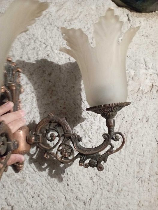 Продавам 2 броя  ретро аплици за стена