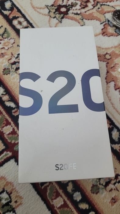 Продам смартфон Samsung Galaxy S20 FE