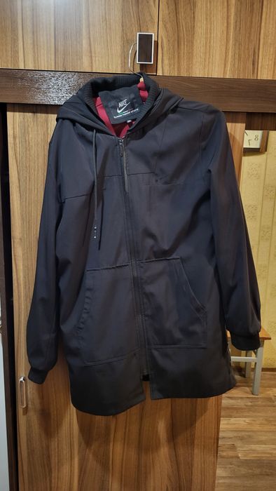 Ветровка на осень, чёрного цвета, носил пару раз