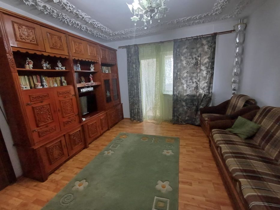 inchiriez apartament zona rovine cu centrala termica