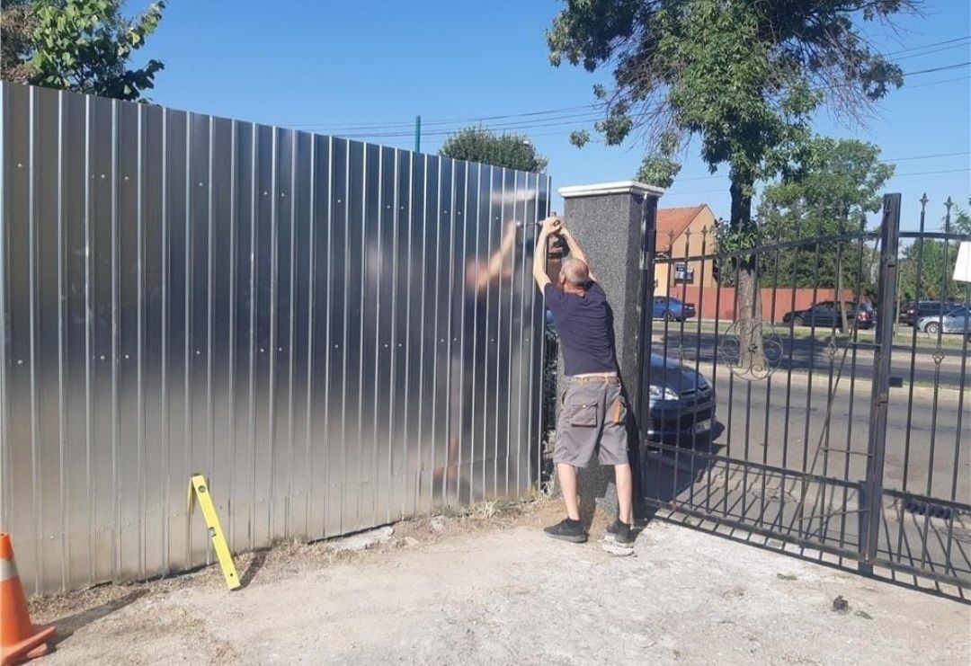 Construim garduri la comanda clientului
