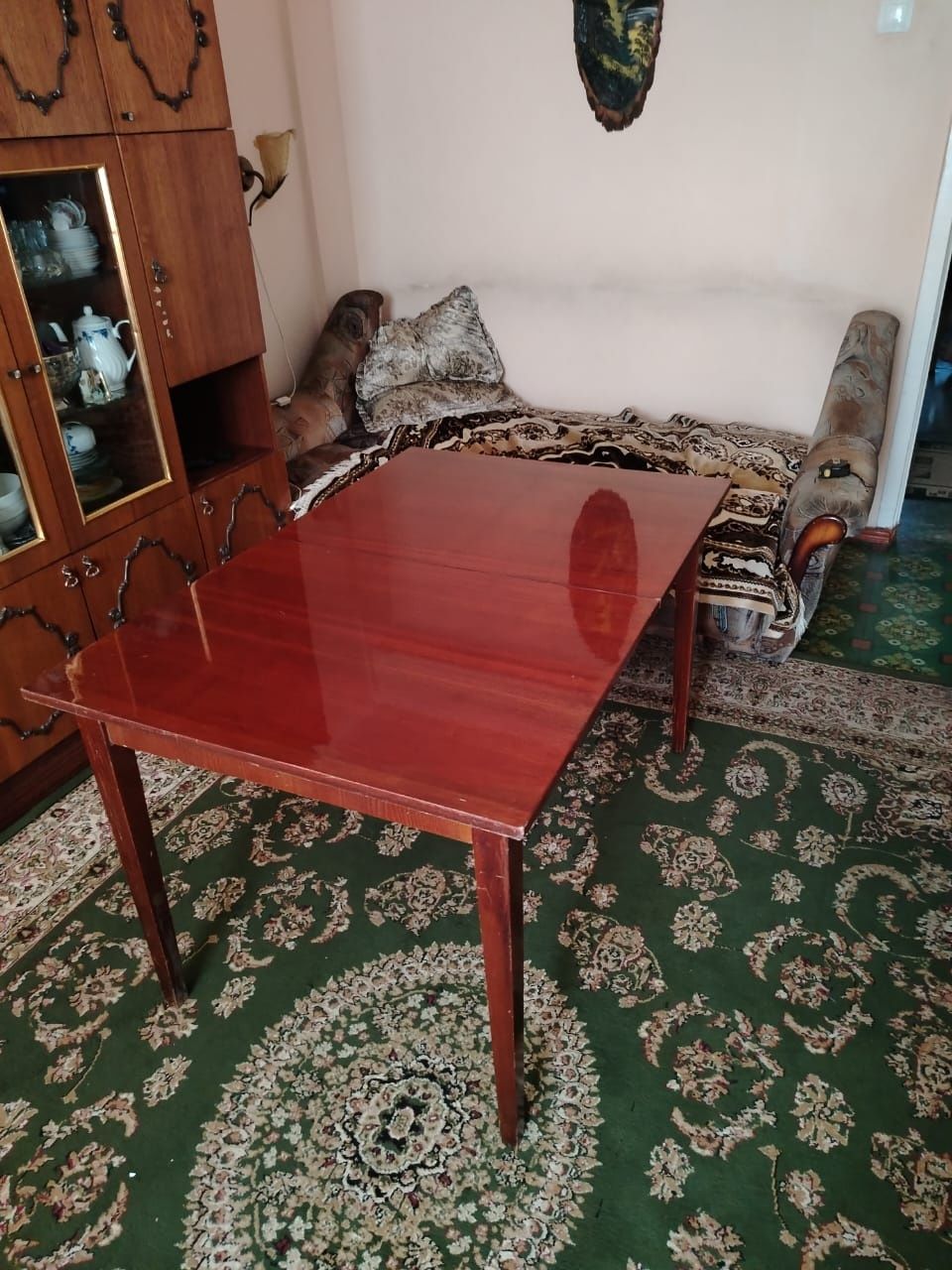 Стол раздвижной,  деревянный