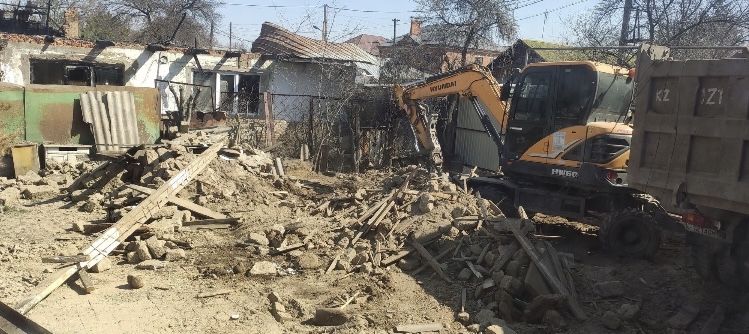Демонтаж снос домов под грабли