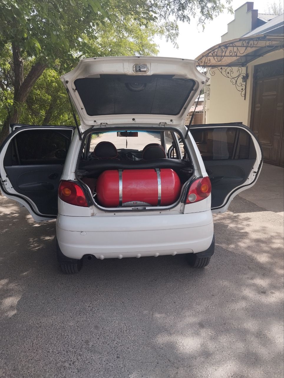 Moshina matiz sotladi
