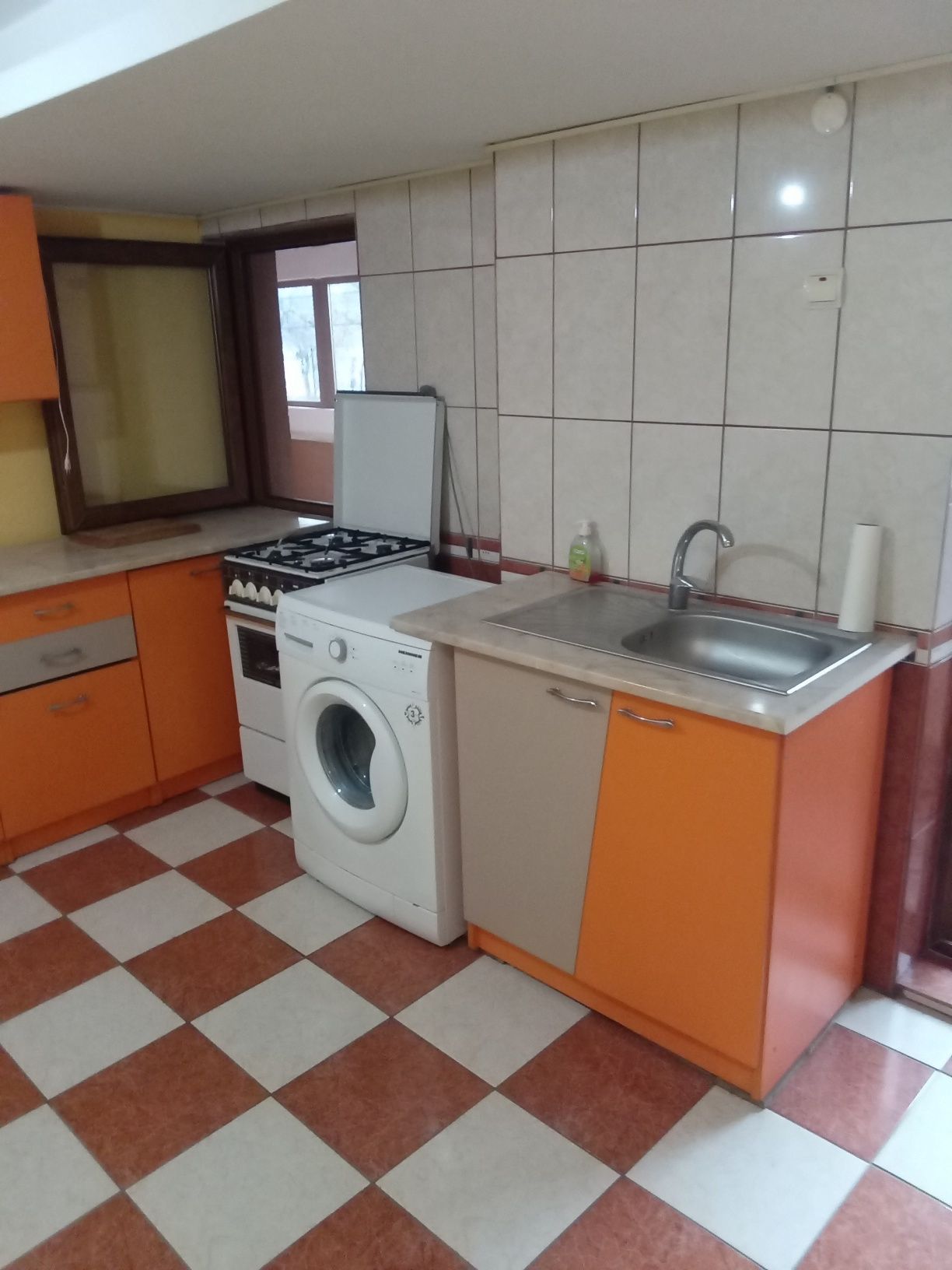Ofer spre închiriere casa în Merei (Dealul Viei)