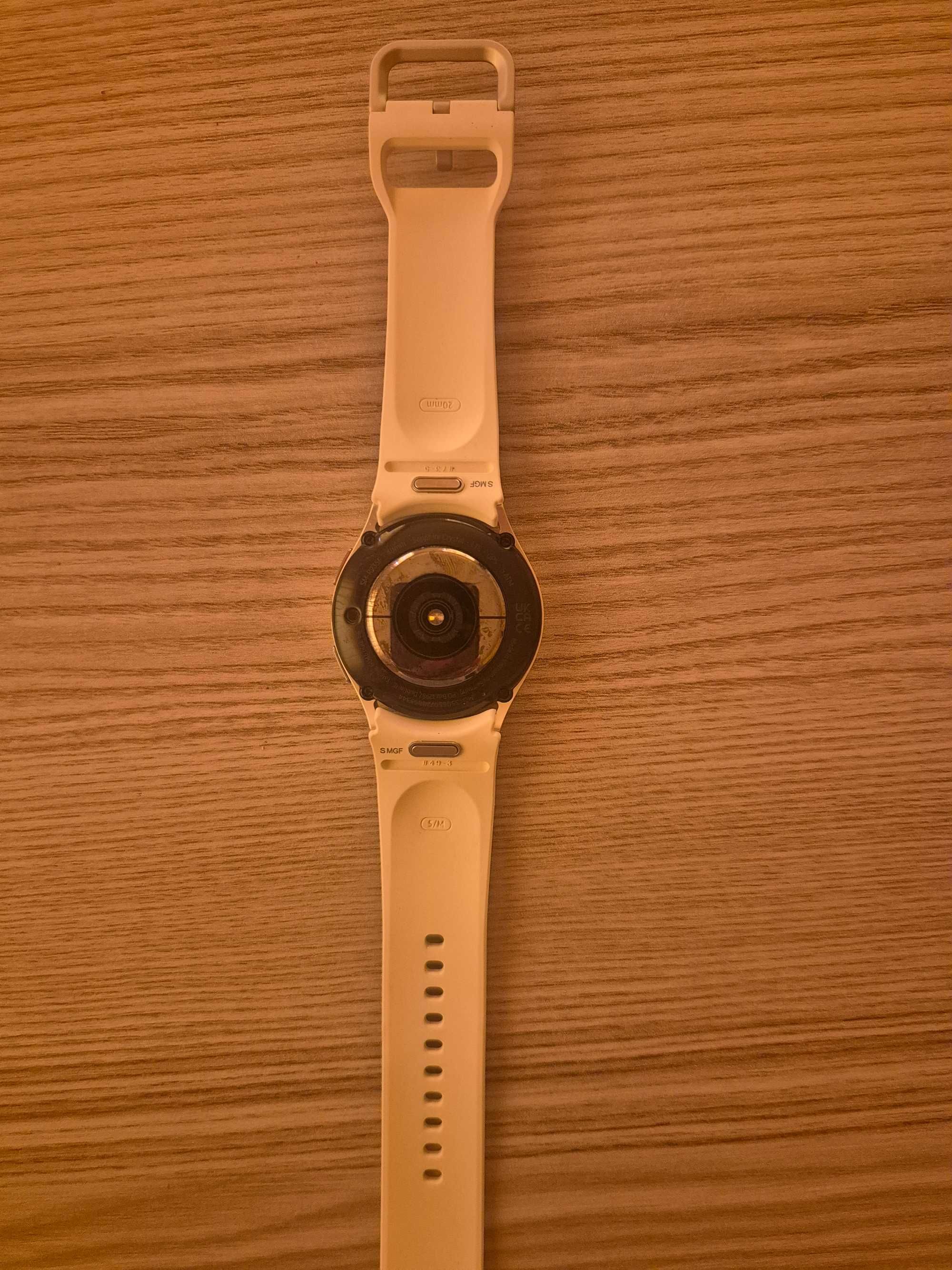 Часовник Watch 6 ,бял SM-R935F