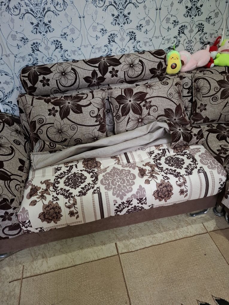 Продаётся диван угловой