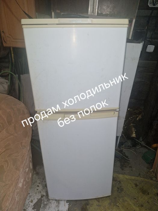 Продам холодильник в отличном состоянии. Нету полок