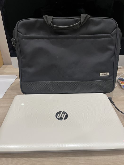 Ноутбук HP чернобелый