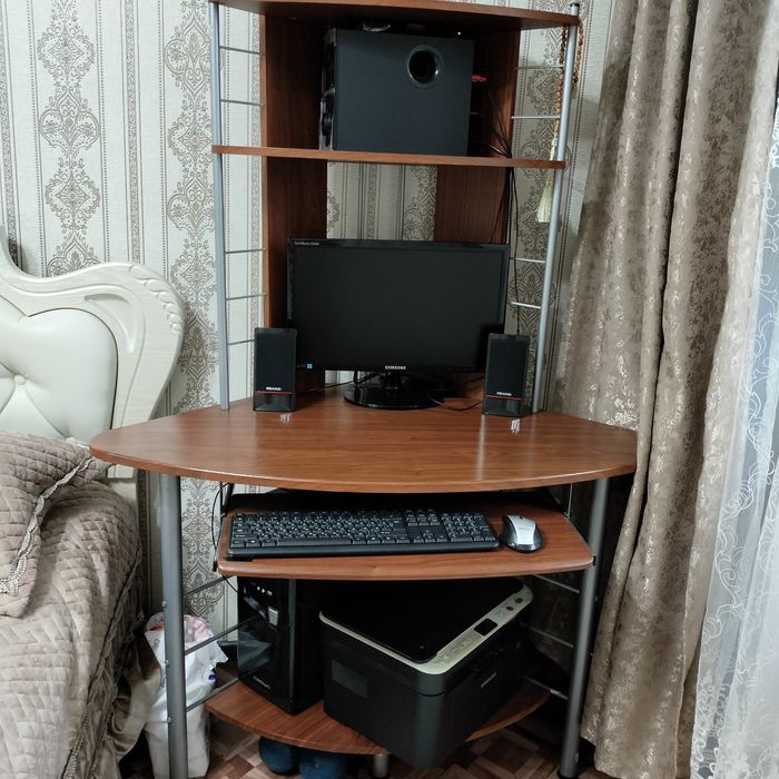 Продается подставка для компьютера и компьютер в полном комплектации