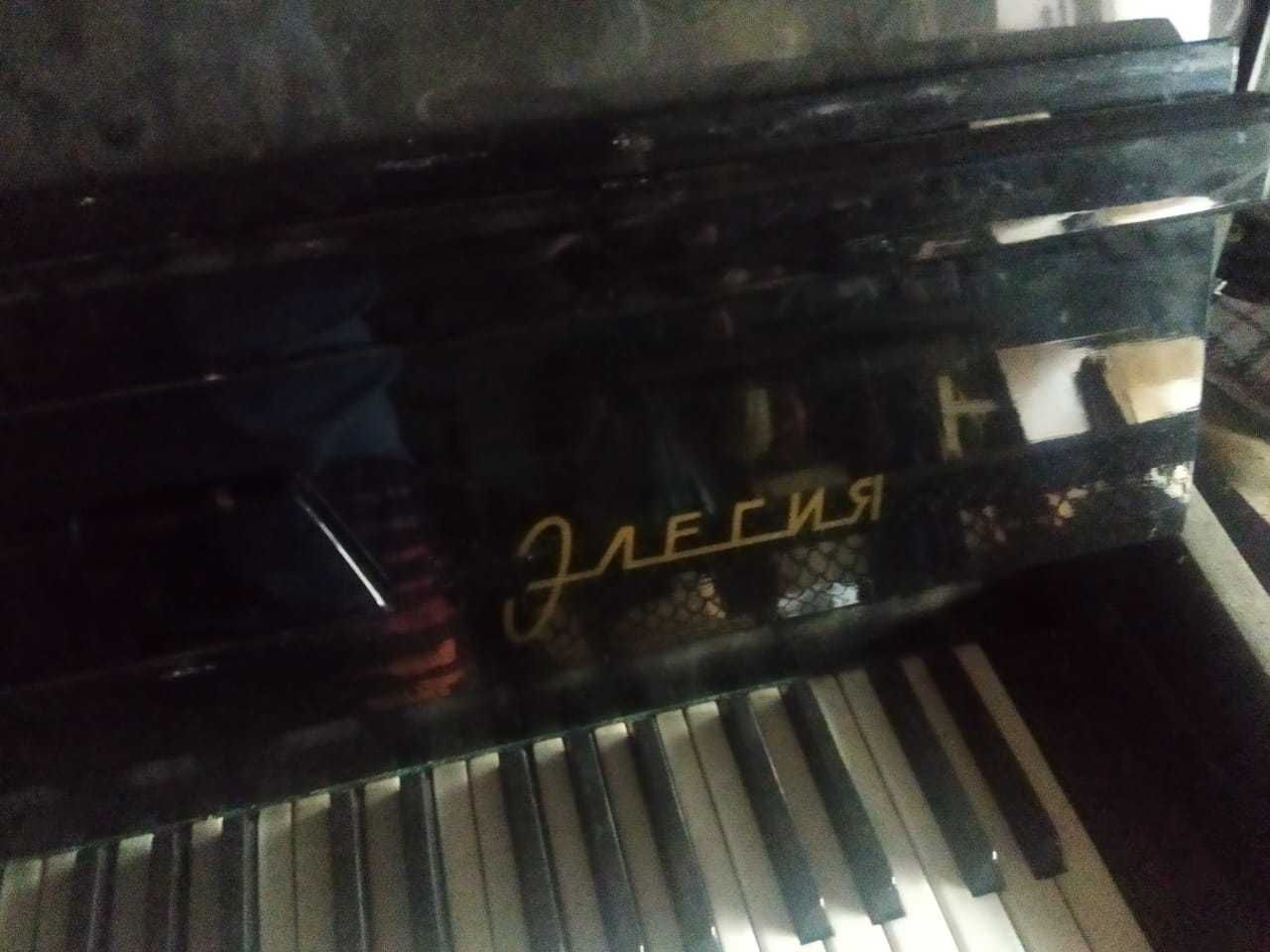 Фортепиано черный (пианино)