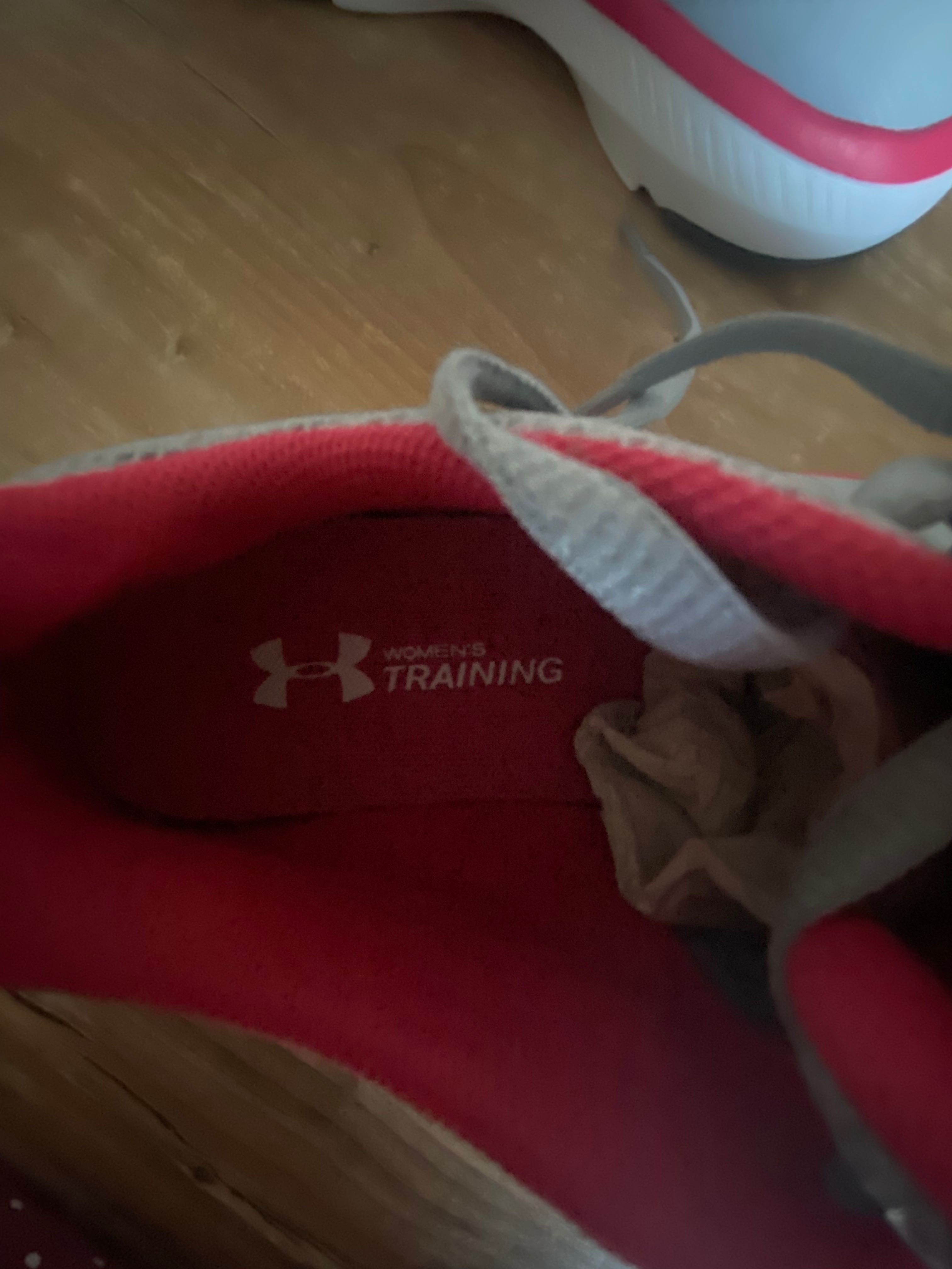 Vand adidasi Under Armour, originali, dama, 200 lei