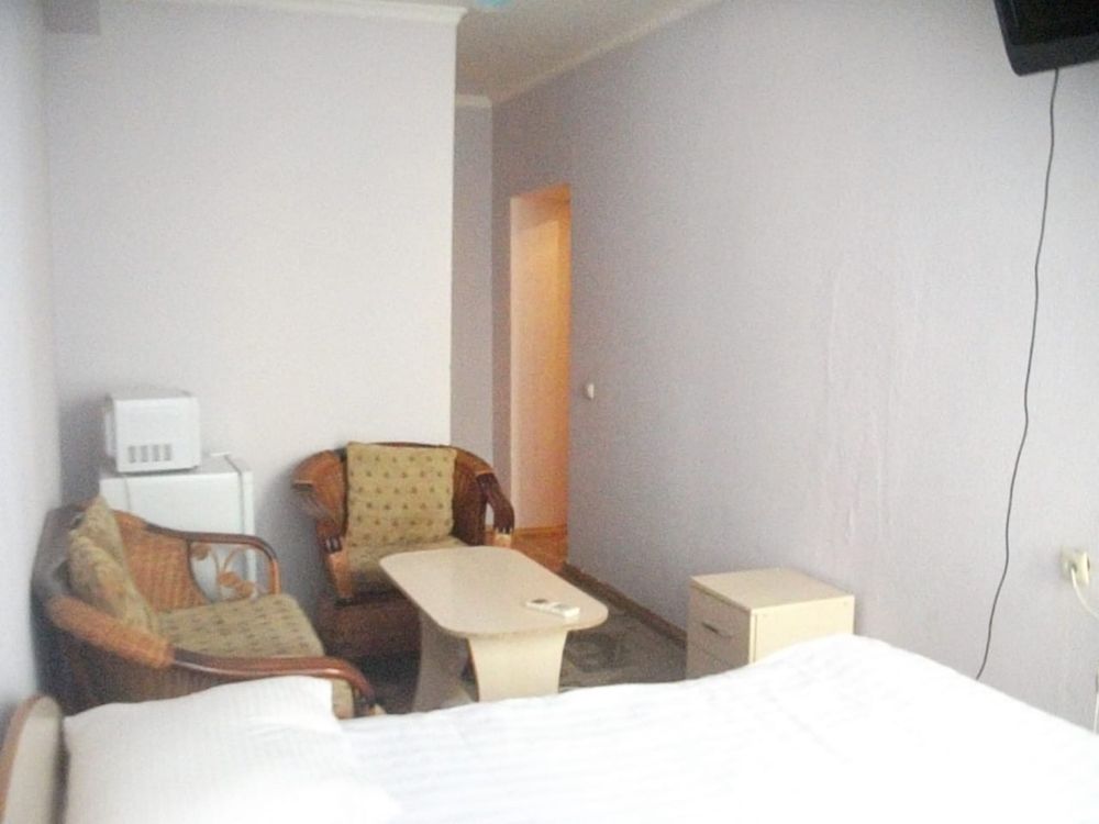 1-комн.кв., 4999 тг. 3 мкр. 20А дом 1 этаж КРУГЛОСУТОЧНО