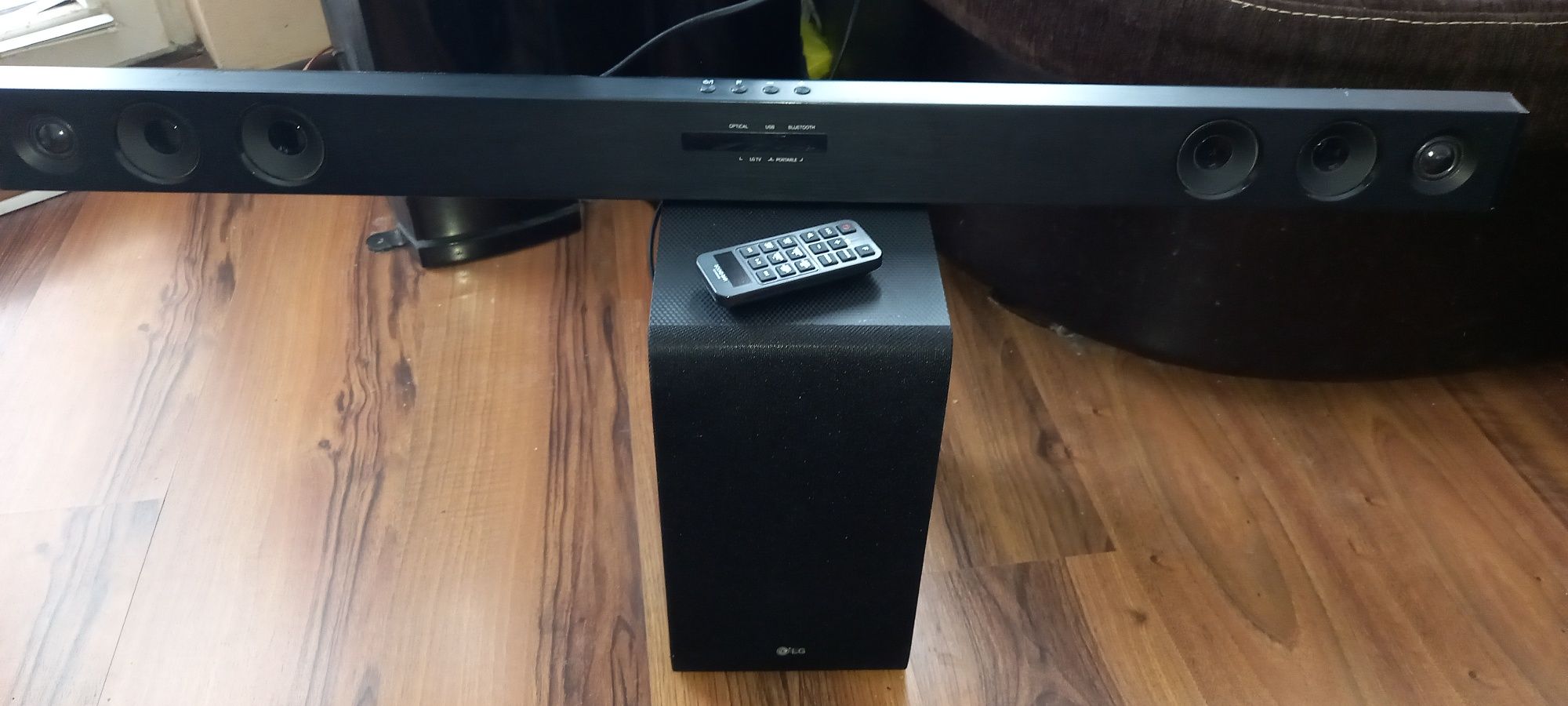 LG Bluetooth саундбар с дистанционно управление