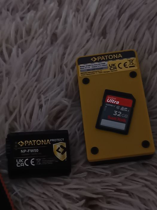 Продавам фотоапарат Sony ILCE-3000.