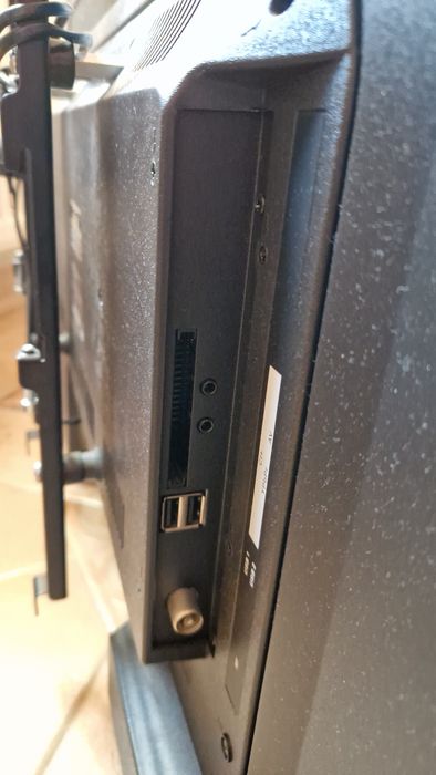 Vînd Led tv NEI de 32 si 40