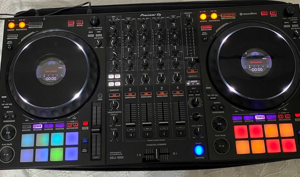 Vand consola PIONEER DDJ 1000 Rekordbox+ Geanta+ Casti Pioneer