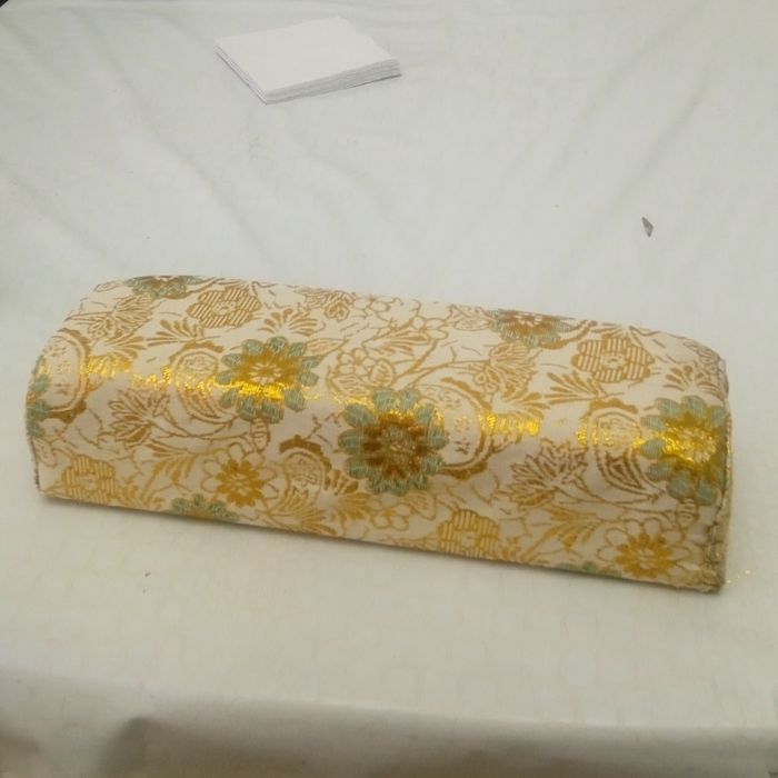 Продам подлокотник для маникюра