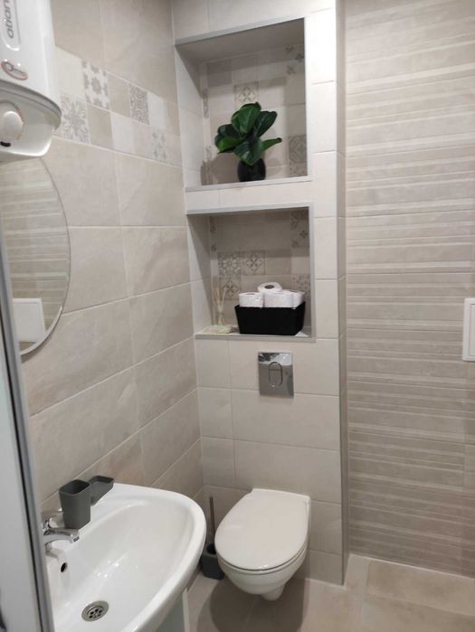 Дава се под наем Тристаен апартамент в Бургас, Център - 85 кв.м за 433.5 € - Снимка #2