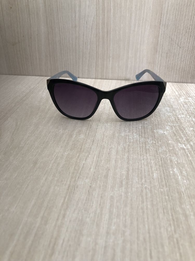 Слънчеви очила Guess