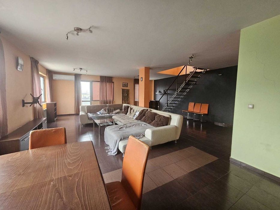 Дава се под наем Тристаен апартамент в София, Надежда 3 - 100 кв.м за 325 € - Снимка #1