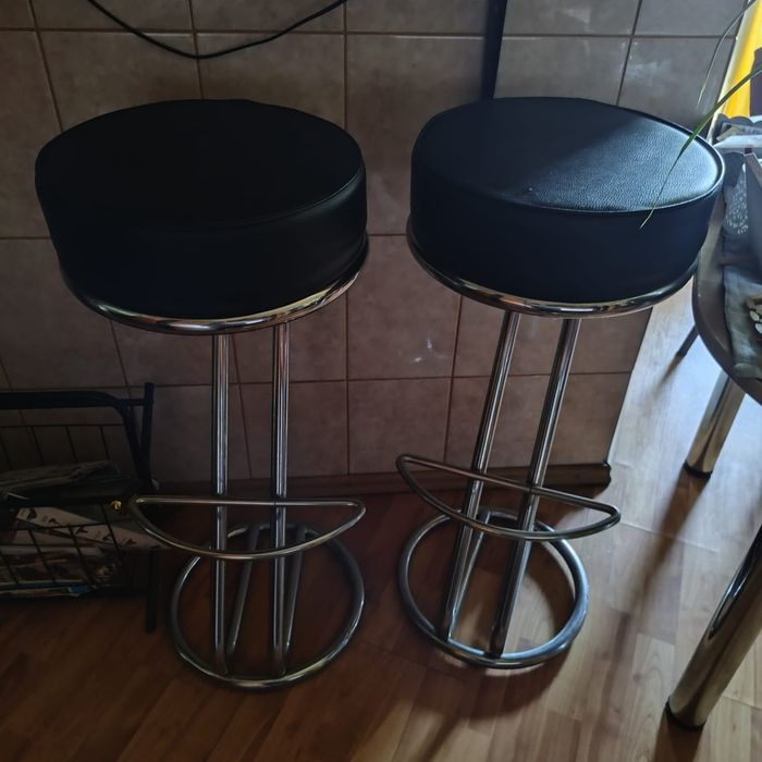 Vând scaune pentru bar