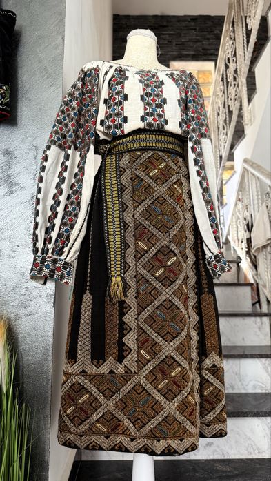 Costum popular vechi muntenia cu fir metalic de colectie