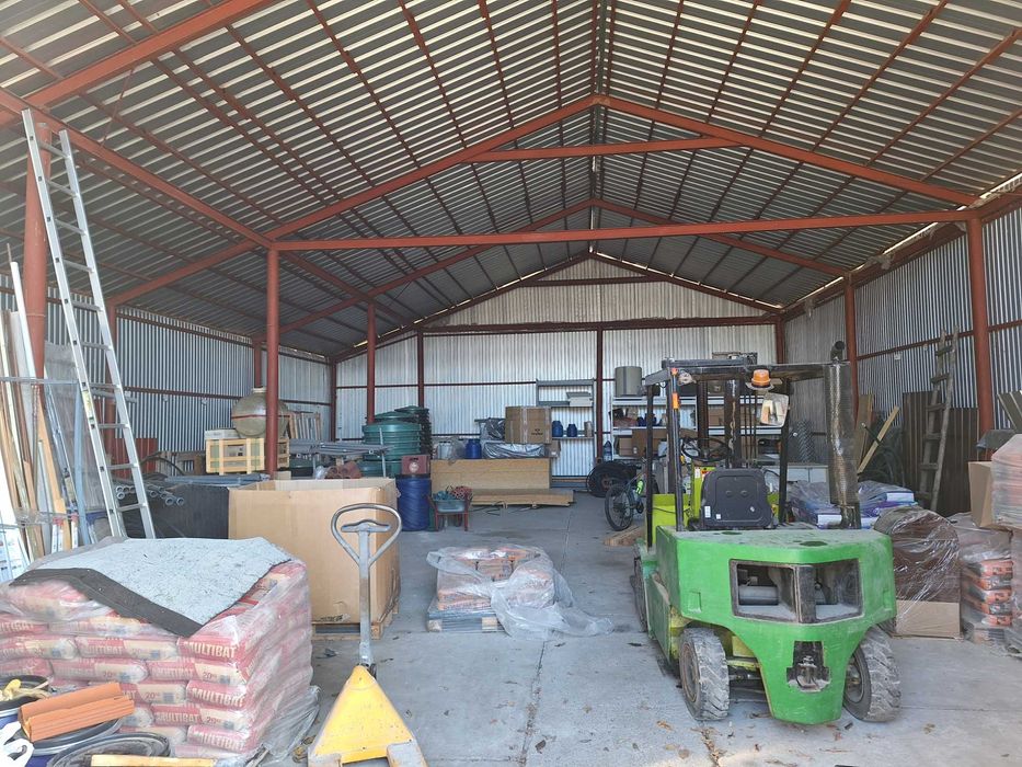 Spatiu comercial. locuinta . Hala