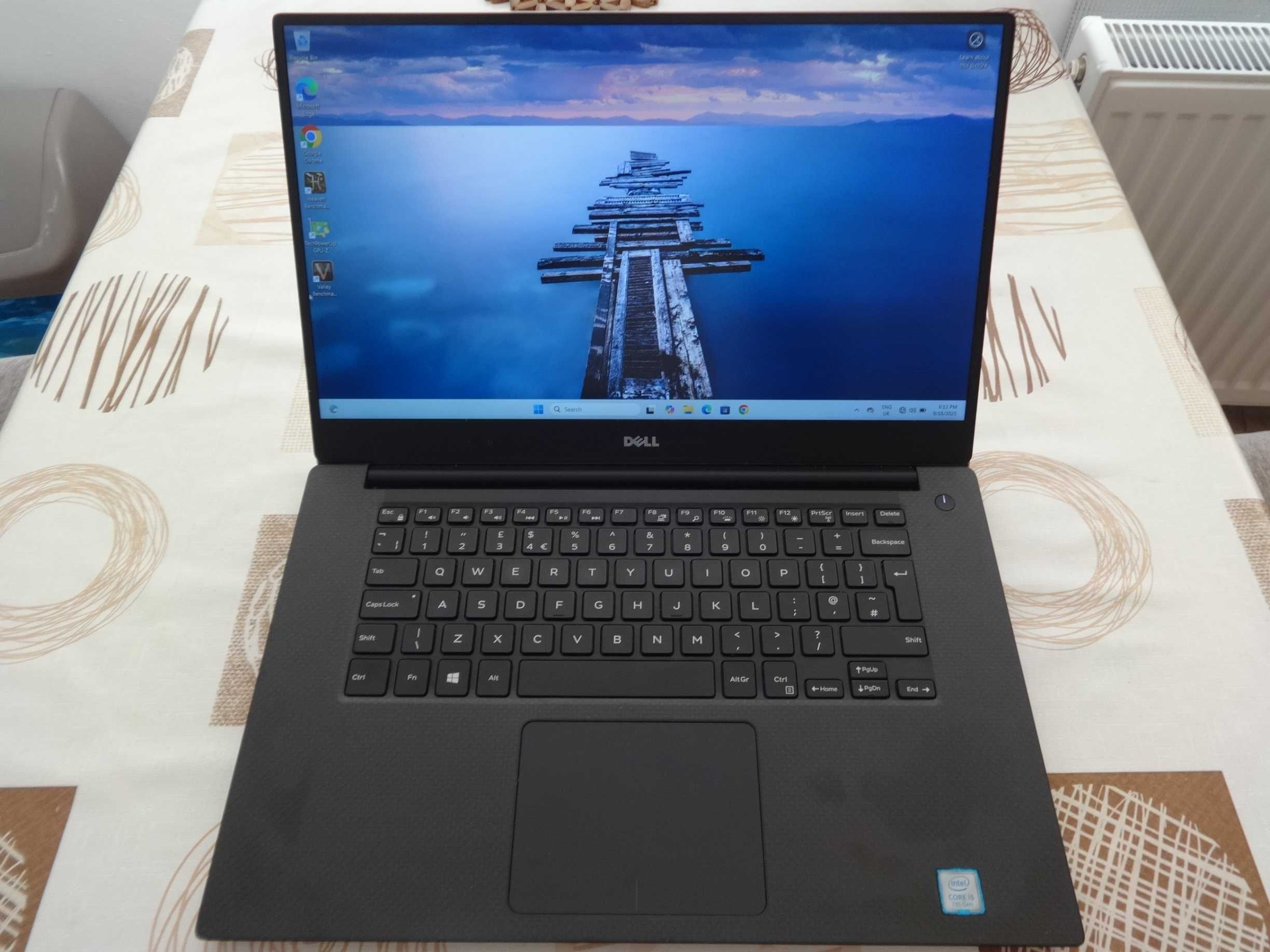 Лаптоп Dell XPS 15 9560 - 15.6"- i5 7300HQ 2.5Ghz/16GB RAM/SSD 256GB