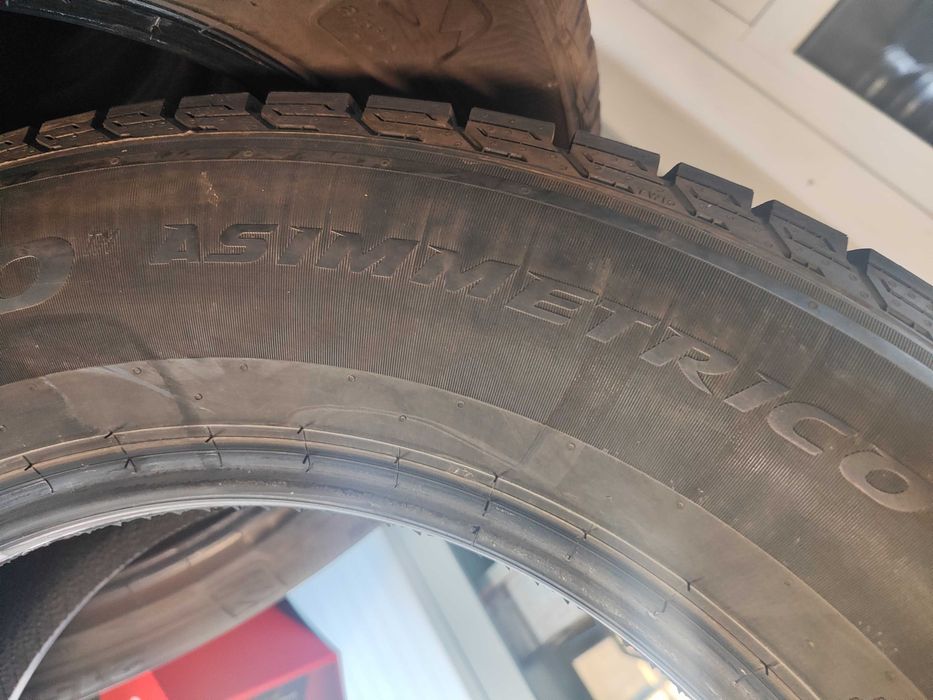 2бр.зимни гуми 215/65/16 Pirelli