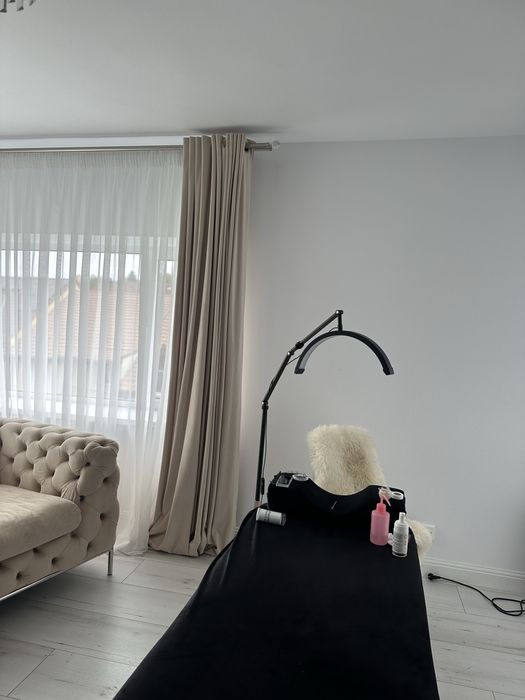 Inchiriez camera salon/unghii/gene/epilare definitiva