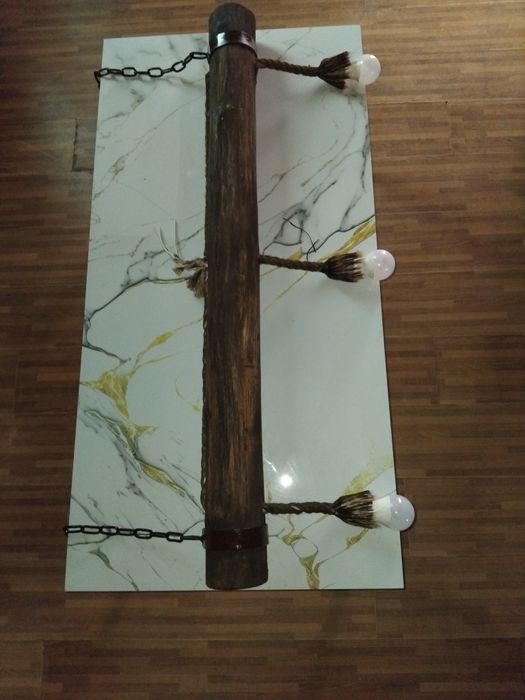 Lustra din lemn confecționata manual