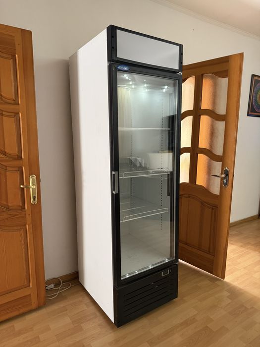Ветринный холодильник для магазина дома ветрина