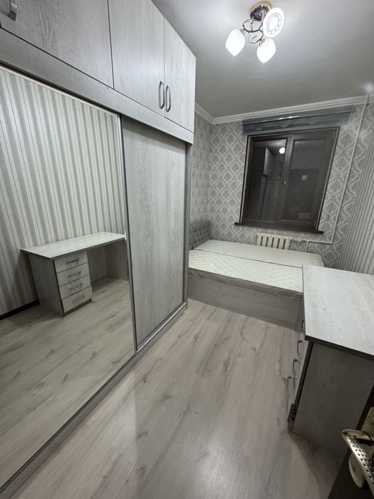 Продается мебель: кровать,шкаф,стол книжный и еще один столик с стулом