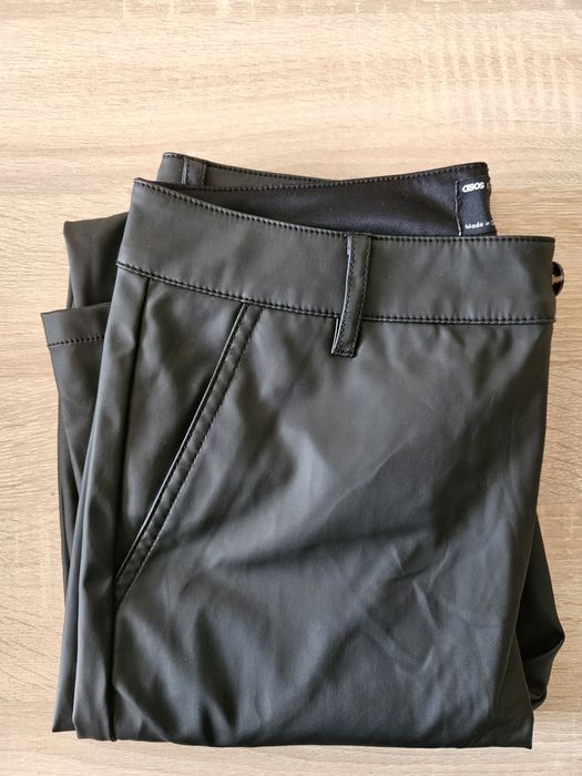 Еко кожени панталон ASOS. Размер М