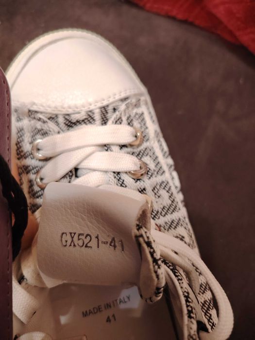 Оригинални кецове на Givenchi по кода ще се разбере че са  оригинални